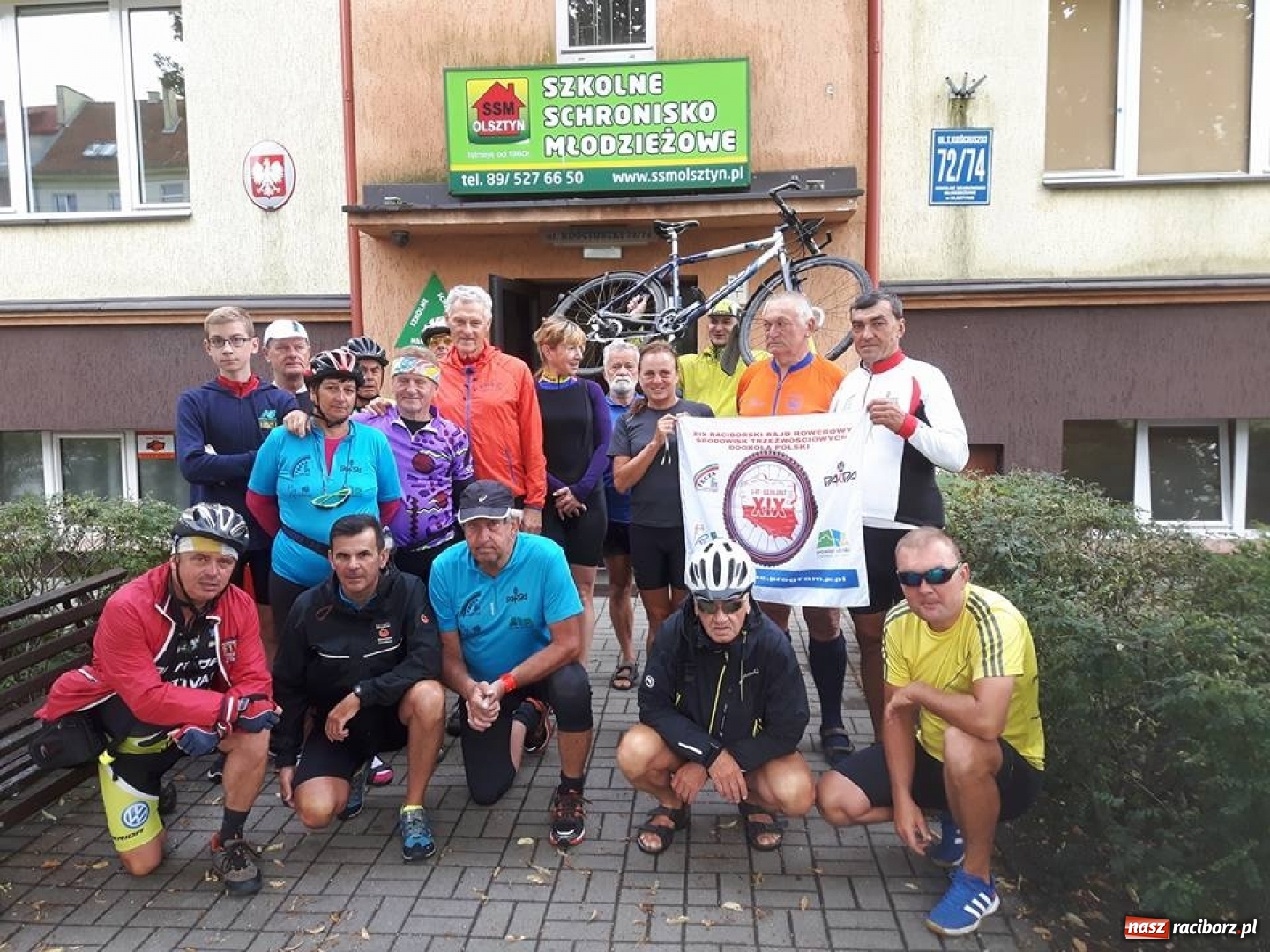 Zdjęcie w galerii na portalu naszraciborz.pl: Przemierzając Polskę rowerem promują 800-lecie Raciborza  wiadomości z regionu