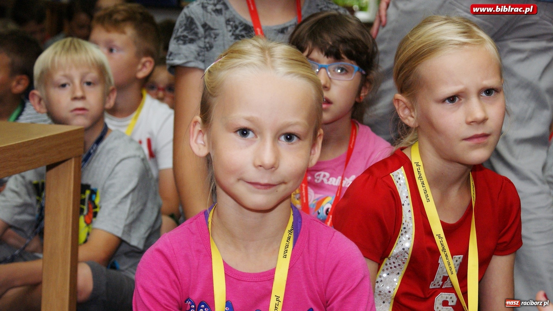 Zdjęcie w galerii na portalu naszraciborz.pl: Smerfy odwiedziły raciborską bibliotekę. Gargamela i Klakiera nie zaproszono wiadomości z regionu