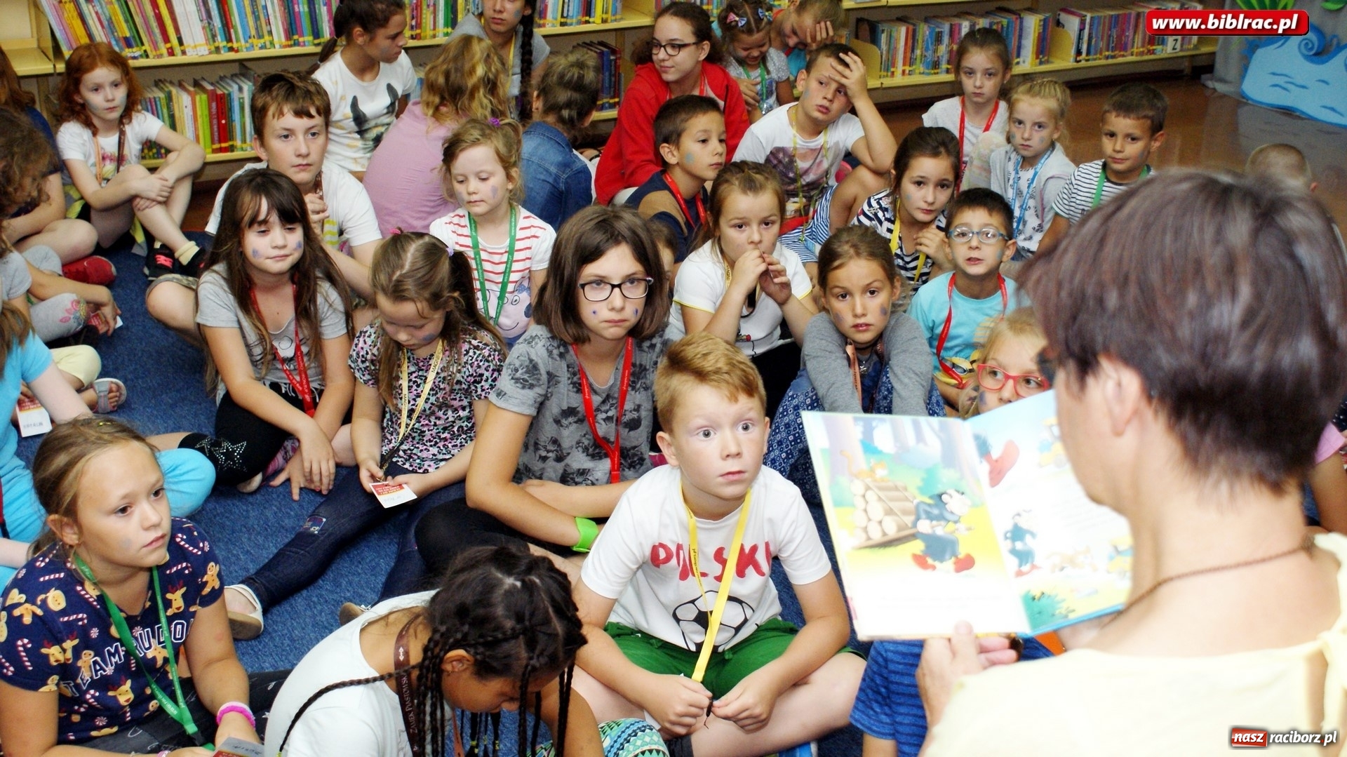 Zdjęcie w galerii na portalu naszraciborz.pl: Smerfy odwiedziły raciborską bibliotekę. Gargamela i Klakiera nie zaproszono wiadomości z regionu
