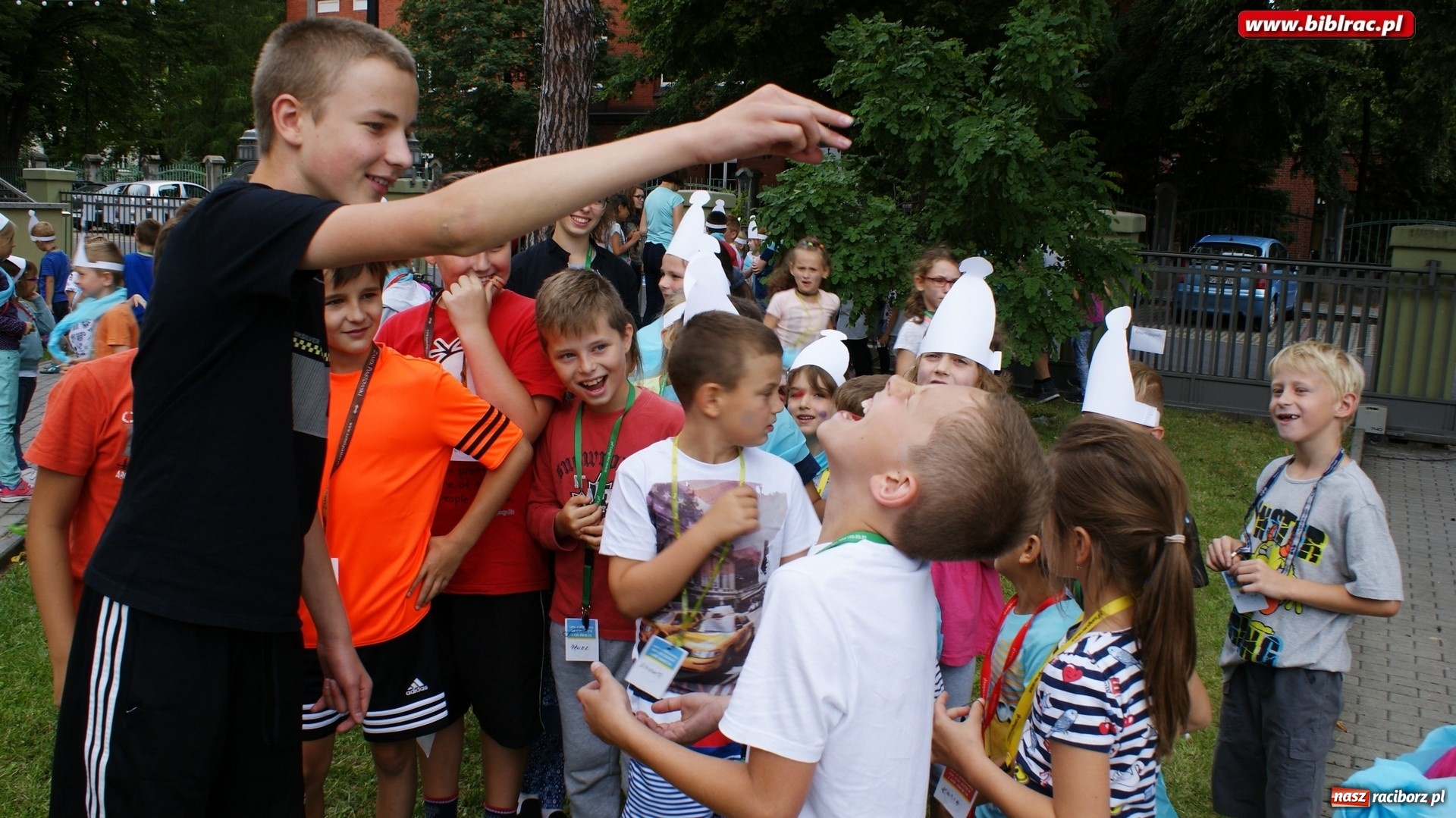 Zdjęcie w galerii na portalu naszraciborz.pl: Smerfy odwiedziły raciborską bibliotekę. Gargamela i Klakiera nie zaproszono wiadomości z regionu