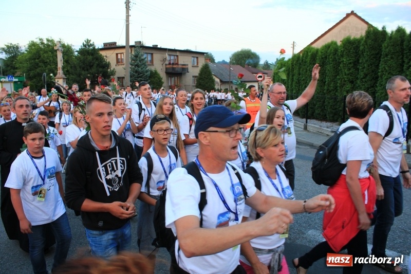 Zdjęcie w galerii na portalu naszraciborz.pl: Lubomscy pielgrzymi wrócili już do domów wiadomości z regionu
