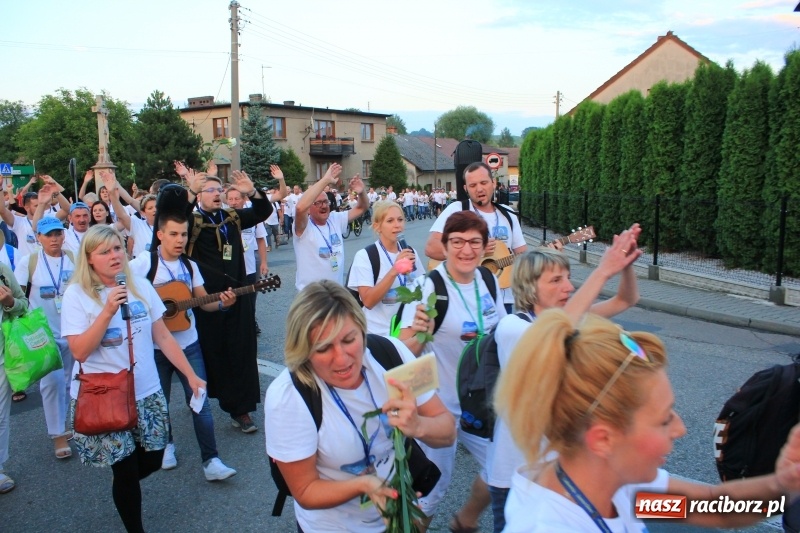 Zdjęcie w galerii na portalu naszraciborz.pl: Lubomscy pielgrzymi wrócili już do domów wiadomości z regionu