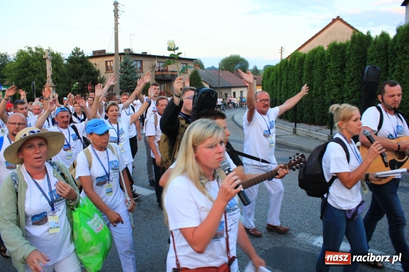 Zdjęcie w galerii na portalu naszraciborz.pl: Lubomscy pielgrzymi wrócili już do domów wiadomości z regionu