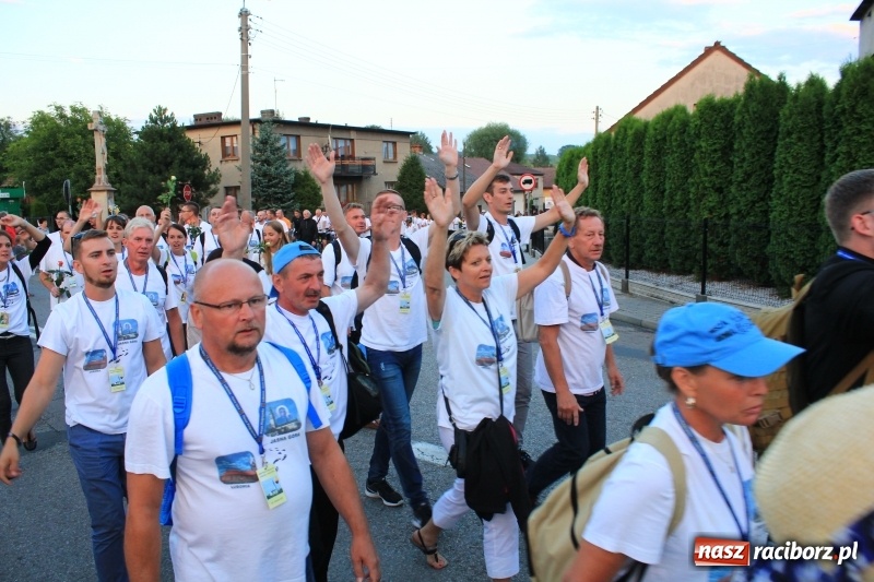 Zdjęcie w galerii na portalu naszraciborz.pl: Lubomscy pielgrzymi wrócili już do domów wiadomości z regionu