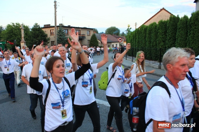 Zdjęcie w galerii na portalu naszraciborz.pl: Lubomscy pielgrzymi wrócili już do domów wiadomości z regionu