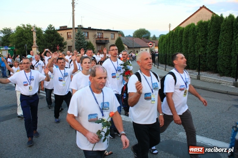 Zdjęcie w galerii na portalu naszraciborz.pl: Lubomscy pielgrzymi wrócili już do domów wiadomości z regionu