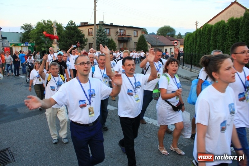 Zdjęcie w galerii na portalu naszraciborz.pl: Lubomscy pielgrzymi wrócili już do domów wiadomości z regionu