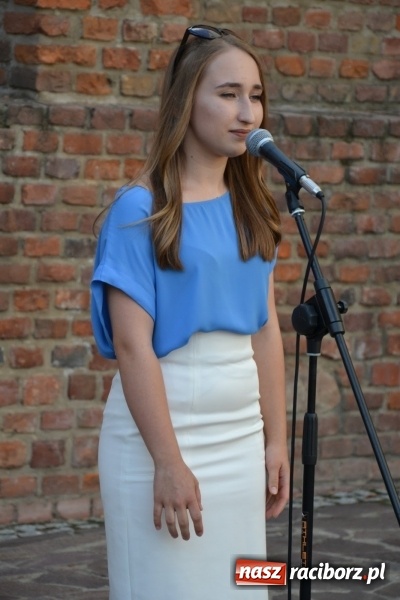 Zdjęcie w galerii na portalu naszraciborz.pl: Wokaliści zespołu Miraż zaśpiewali na Zamku Piastowskim wiadomości z regionu