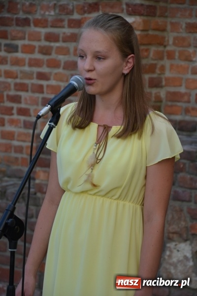 Zdjęcie w galerii na portalu naszraciborz.pl: Wokaliści zespołu Miraż zaśpiewali na Zamku Piastowskim wiadomości z regionu