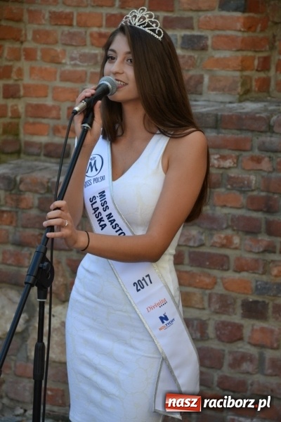 Zdjęcie w galerii na portalu naszraciborz.pl: Wokaliści zespołu Miraż zaśpiewali na Zamku Piastowskim wiadomości z regionu