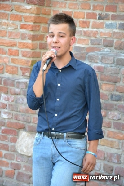 Zdjęcie w galerii na portalu naszraciborz.pl: Wokaliści zespołu Miraż zaśpiewali na Zamku Piastowskim wiadomości z regionu