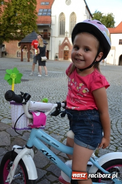 Zdjęcie w galerii na portalu naszraciborz.pl: Wokaliści zespołu Miraż zaśpiewali na Zamku Piastowskim wiadomości z regionu