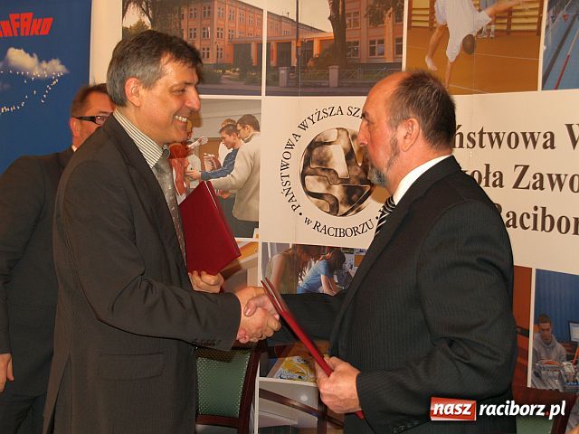 Zdjęcie w galerii na portalu naszraciborz.pl: Rafako-PWSZ: od teorii do praktyki wiadomości z regionu