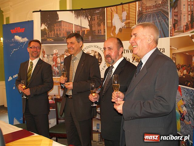 Zdjęcie w galerii na portalu naszraciborz.pl: Rafako-PWSZ: od teorii do praktyki wiadomości z regionu