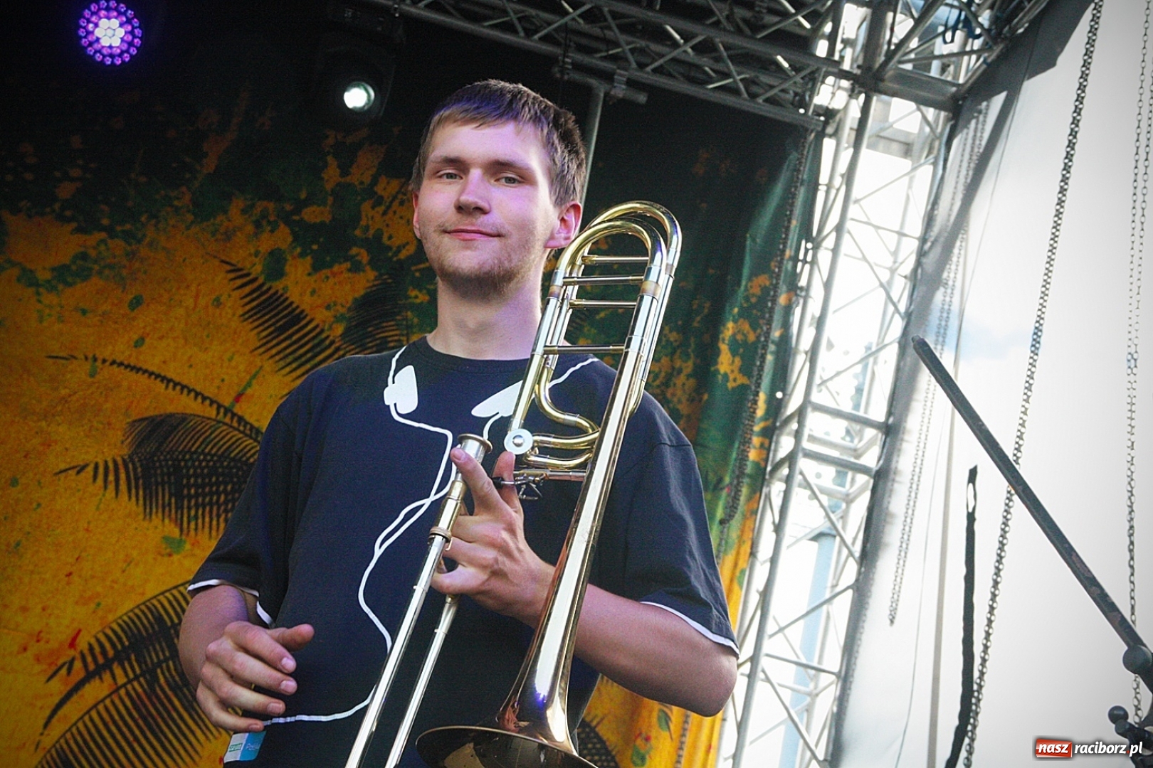 Zdjęcie w galerii na portalu naszraciborz.pl: Najcieplejsze Miejsce na Ziemi. Muzyka reggae na dwa dni zawładnęła Wodzisławiem. FOTORELACJA  wiadomości z regionu