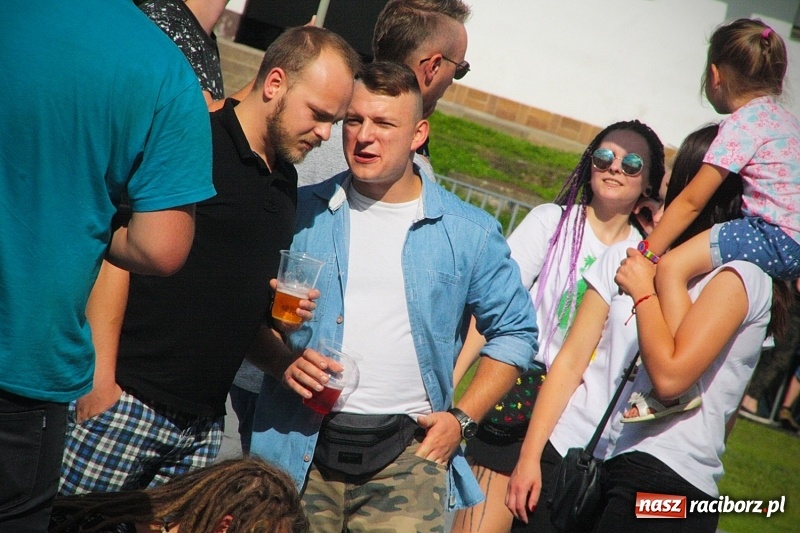 Zdjęcie w galerii na portalu naszraciborz.pl: Najcieplejsze Miejsce na Ziemi. Muzyka reggae na dwa dni zawładnęła Wodzisławiem. FOTORELACJA  wiadomości z regionu