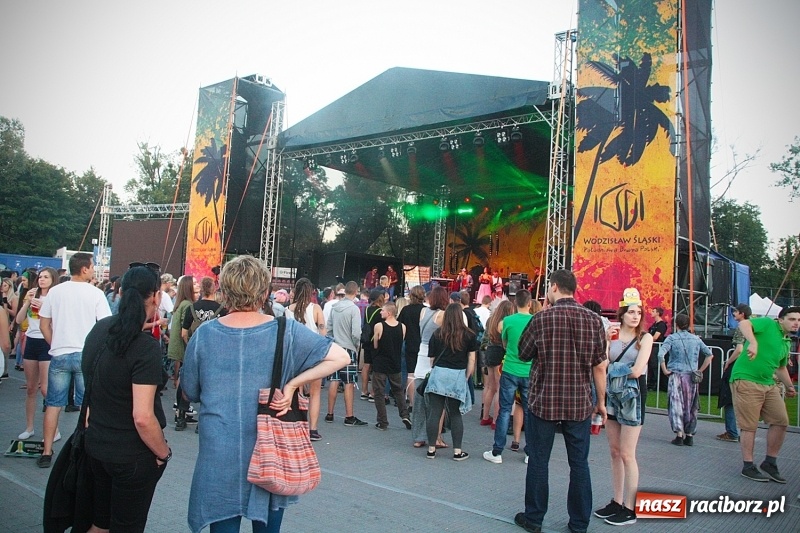Zdjęcie w galerii na portalu naszraciborz.pl: Najcieplejsze Miejsce na Ziemi. Muzyka reggae na dwa dni zawładnęła Wodzisławiem. FOTORELACJA  wiadomości z regionu
