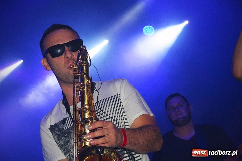 Zdjęcie w galerii na portalu naszraciborz.pl: Najcieplejsze Miejsce na Ziemi. Muzyka reggae na dwa dni zawładnęła Wodzisławiem. FOTORELACJA  wiadomości z regionu