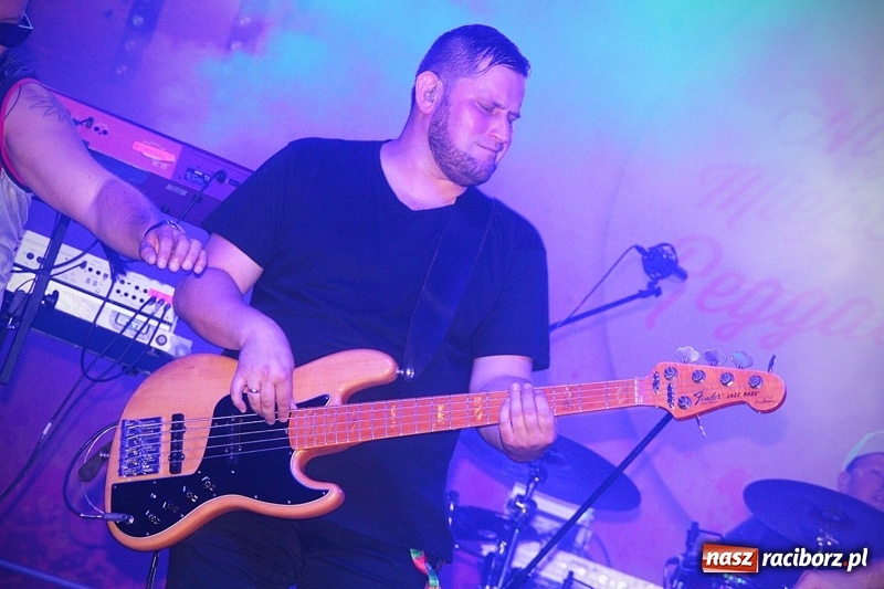 Zdjęcie w galerii na portalu naszraciborz.pl: Najcieplejsze Miejsce na Ziemi. Muzyka reggae na dwa dni zawładnęła Wodzisławiem. FOTORELACJA  wiadomości z regionu