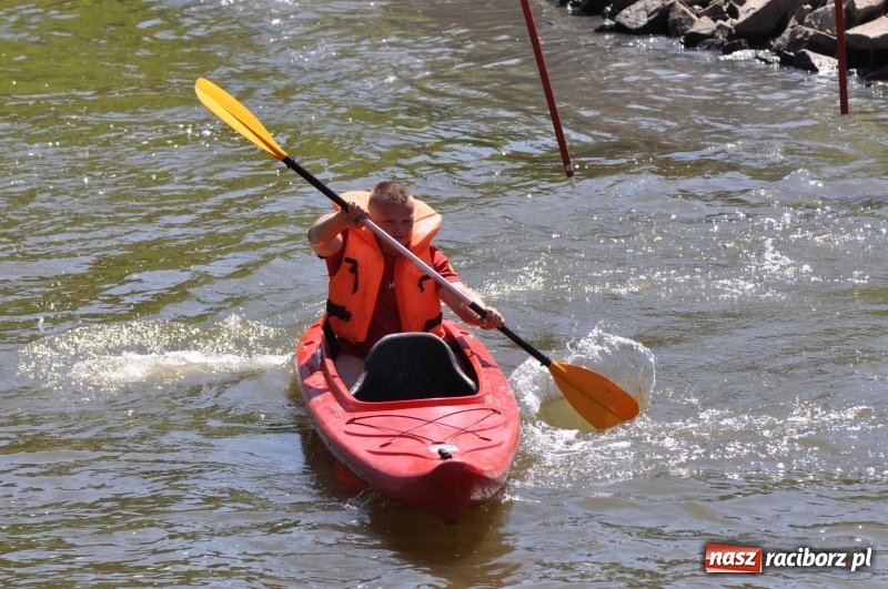 Zdjęcie w galerii na portalu naszraciborz.pl: Slalomem kajakarskim po Odrze w Raciborzu FOTO i WIDEO wiadomości z regionu