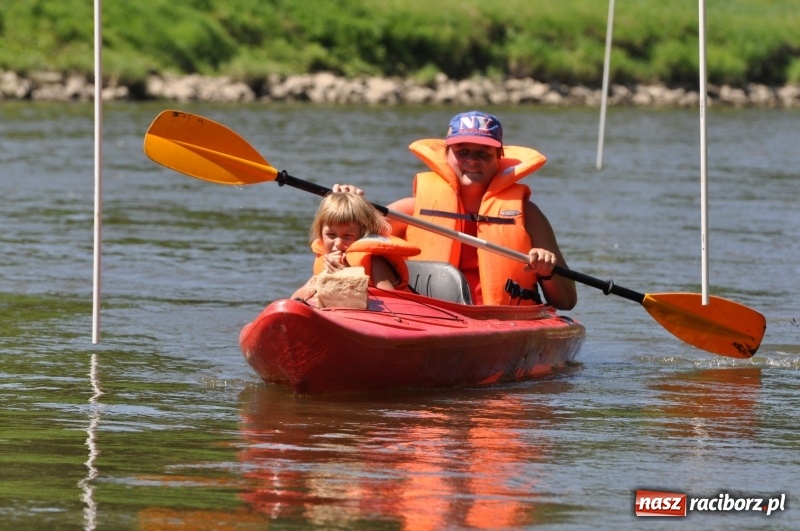 Zdjęcie w galerii na portalu naszraciborz.pl: Slalomem kajakarskim po Odrze w Raciborzu FOTO i WIDEO wiadomości z regionu