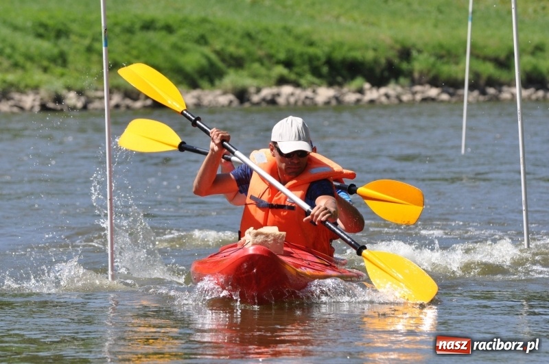 Zdjęcie w galerii na portalu naszraciborz.pl: Slalomem kajakarskim po Odrze w Raciborzu FOTO i WIDEO wiadomości z regionu
