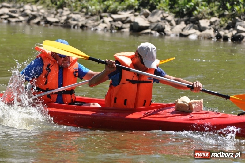 Zdjęcie w galerii na portalu naszraciborz.pl: Slalomem kajakarskim po Odrze w Raciborzu FOTO i WIDEO wiadomości z regionu