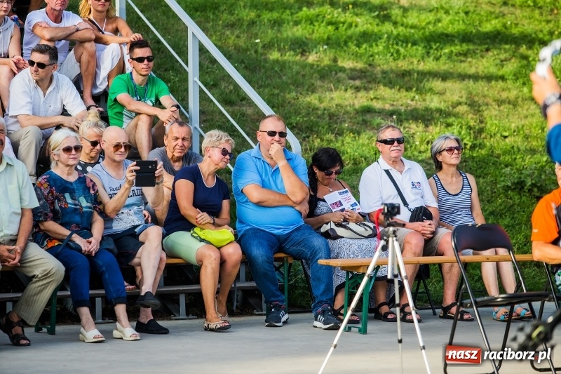 Zdjęcie w galerii na portalu naszraciborz.pl: Zespół MuzyKajaka zagrał na przystani kajakowej wiadomości z regionu