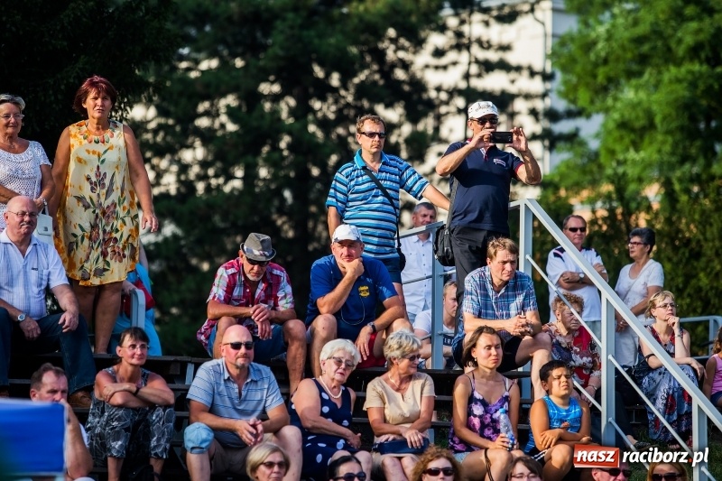 Zdjęcie w galerii na portalu naszraciborz.pl: Zespół MuzyKajaka zagrał na przystani kajakowej wiadomości z regionu