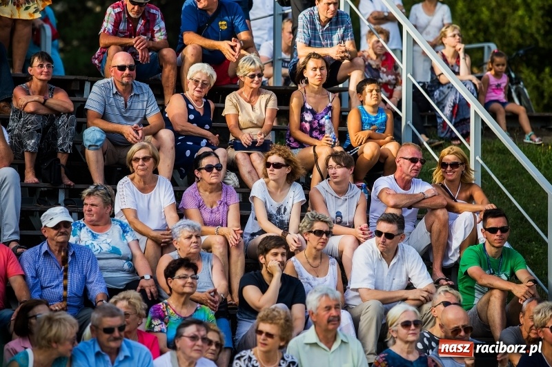 Zdjęcie w galerii na portalu naszraciborz.pl: Zespół MuzyKajaka zagrał na przystani kajakowej wiadomości z regionu