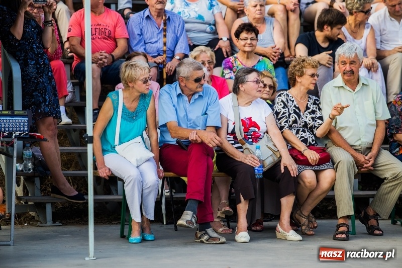 Zdjęcie w galerii na portalu naszraciborz.pl: Zespół MuzyKajaka zagrał na przystani kajakowej wiadomości z regionu