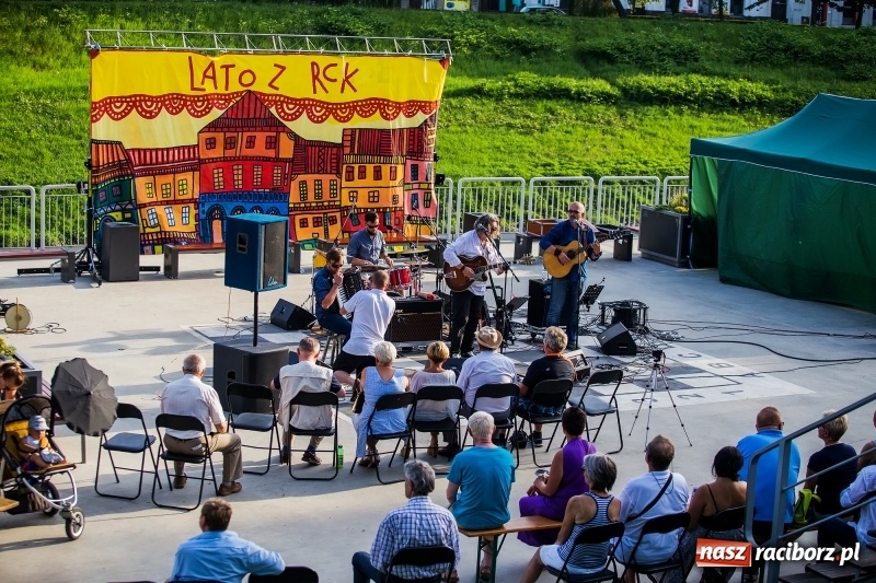 Zdjęcie w galerii na portalu naszraciborz.pl: Zespół MuzyKajaka zagrał na przystani kajakowej wiadomości z regionu