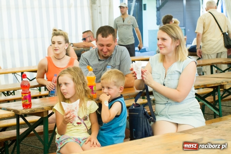 Zdjęcie w galerii na portalu naszraciborz.pl: Drugi dzień obchodów dni Krzanowic. Gwiazdą wieczoru Grzegorz Poloczek wiadomości z regionu