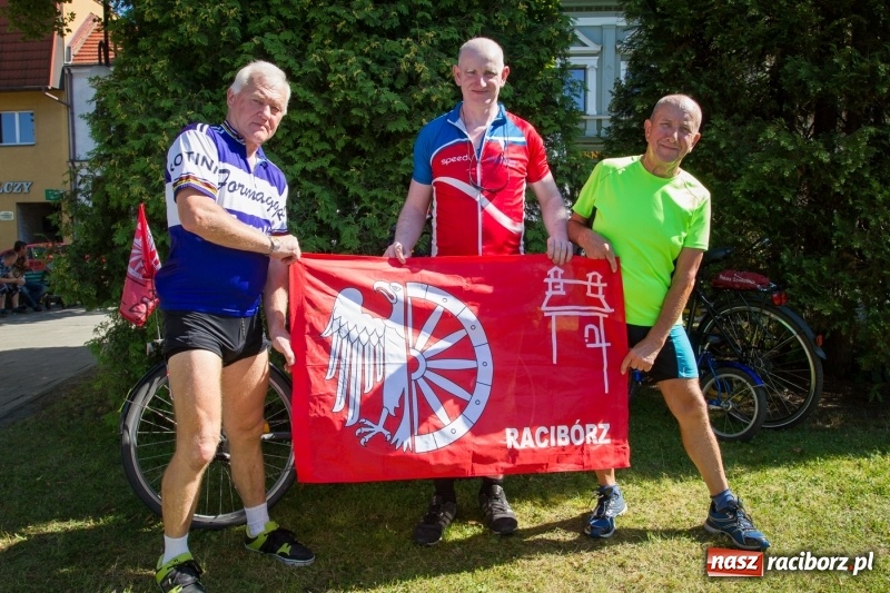 Zdjęcie w galerii na portalu naszraciborz.pl: Drugi dzień obchodów dni Krzanowic. Gwiazdą wieczoru Grzegorz Poloczek wiadomości z regionu