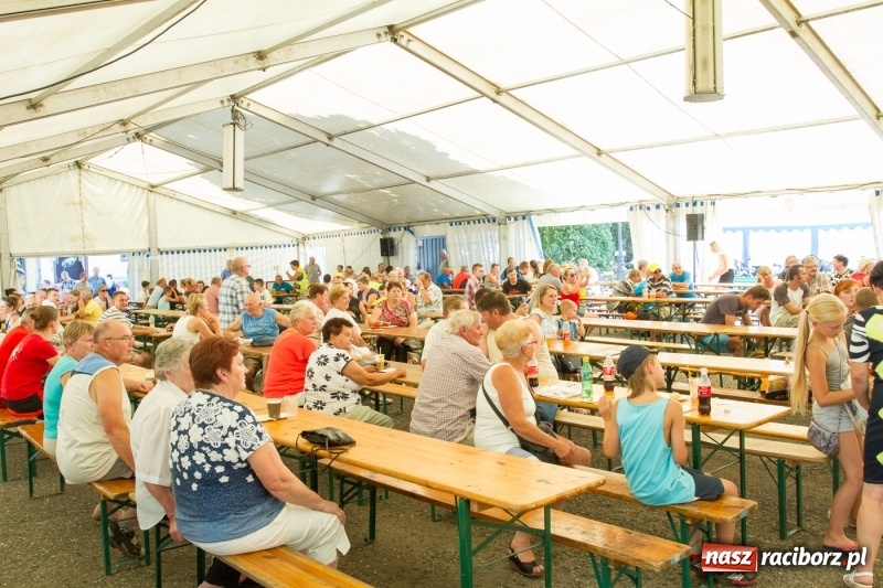 Zdjęcie w galerii na portalu naszraciborz.pl: Drugi dzień obchodów dni Krzanowic. Gwiazdą wieczoru Grzegorz Poloczek wiadomości z regionu