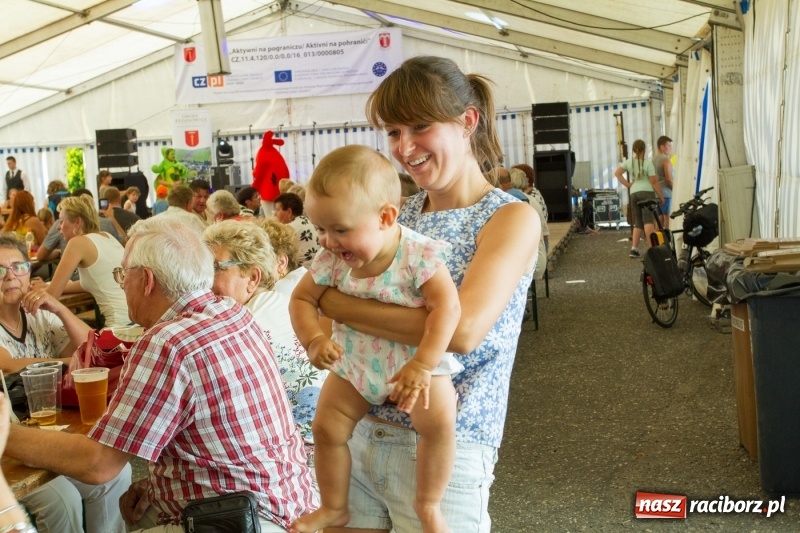 Zdjęcie w galerii na portalu naszraciborz.pl: Drugi dzień obchodów dni Krzanowic. Gwiazdą wieczoru Grzegorz Poloczek wiadomości z regionu