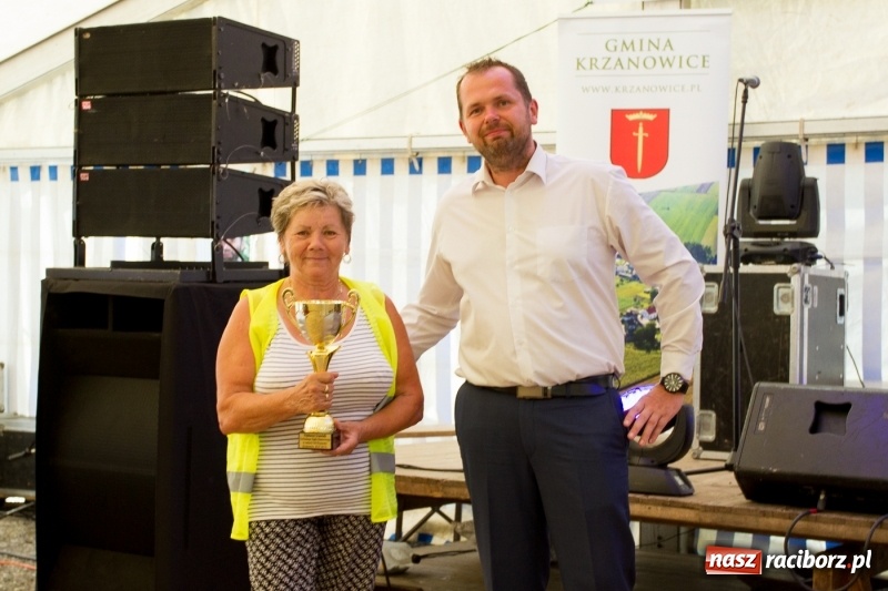 Zdjęcie w galerii na portalu naszraciborz.pl: Drugi dzień obchodów dni Krzanowic. Gwiazdą wieczoru Grzegorz Poloczek wiadomości z regionu