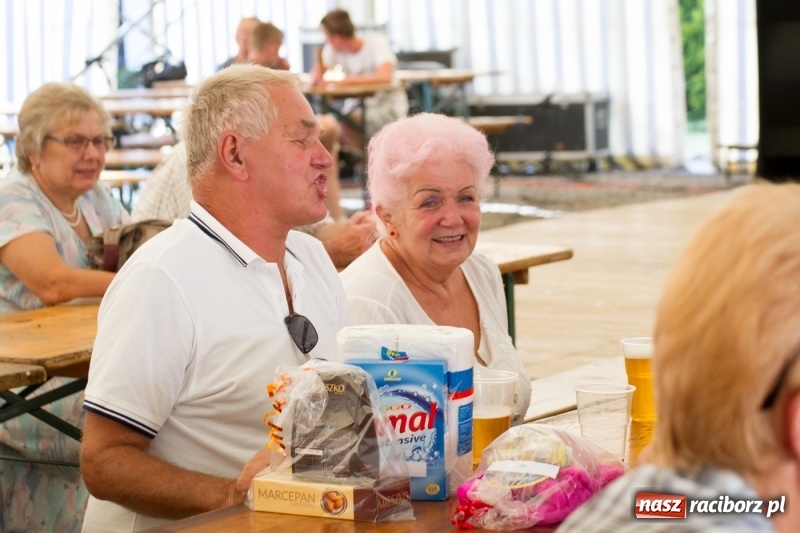 Zdjęcie w galerii na portalu naszraciborz.pl: Drugi dzień obchodów dni Krzanowic. Gwiazdą wieczoru Grzegorz Poloczek wiadomości z regionu