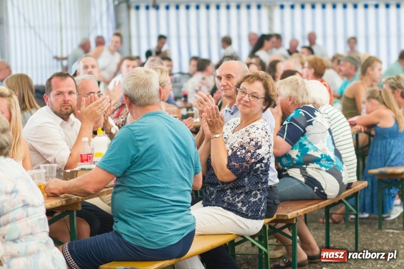 Zdjęcie w galerii na portalu naszraciborz.pl: Drugi dzień obchodów dni Krzanowic. Gwiazdą wieczoru Grzegorz Poloczek wiadomości z regionu