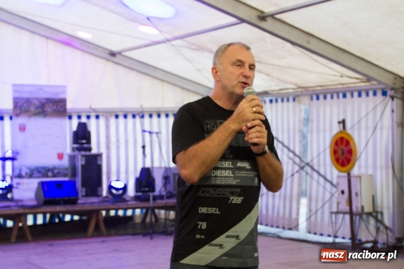 Zdjęcie w galerii na portalu naszraciborz.pl: Drugi dzień obchodów dni Krzanowic. Gwiazdą wieczoru Grzegorz Poloczek wiadomości z regionu