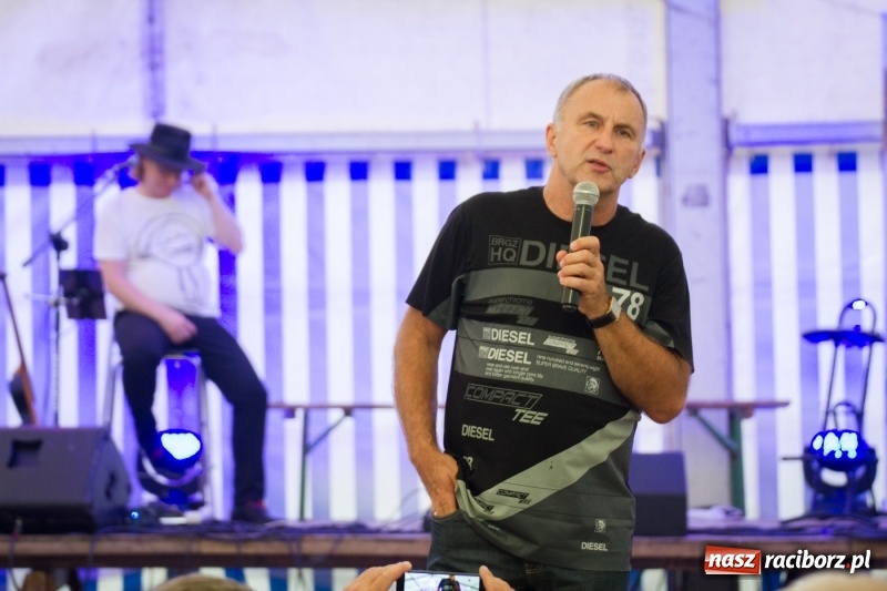 Zdjęcie w galerii na portalu naszraciborz.pl: Drugi dzień obchodów dni Krzanowic. Gwiazdą wieczoru Grzegorz Poloczek wiadomości z regionu