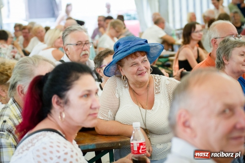 Zdjęcie w galerii na portalu naszraciborz.pl: Drugi dzień obchodów dni Krzanowic. Gwiazdą wieczoru Grzegorz Poloczek wiadomości z regionu