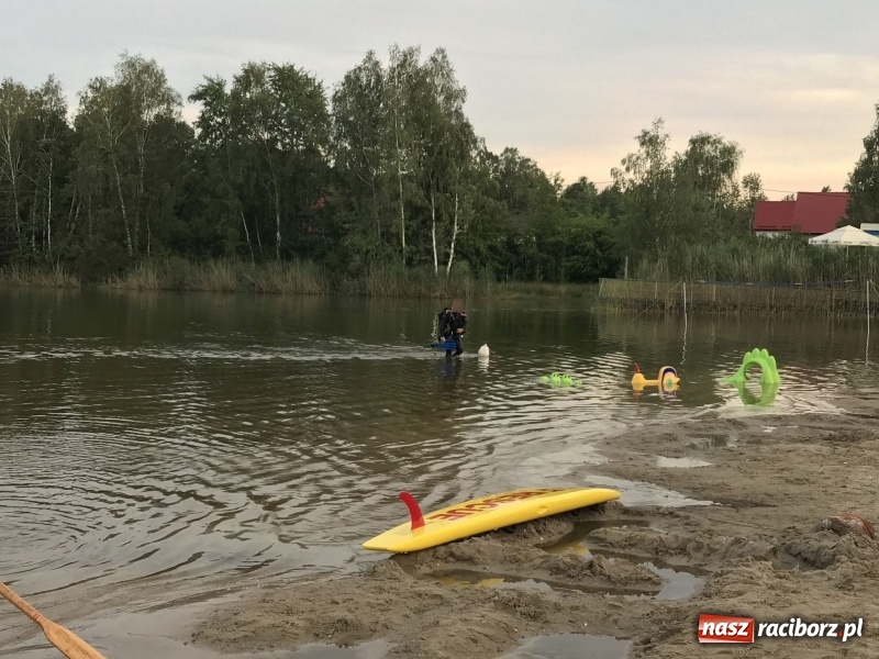 Zdjęcie w galerii na portalu naszraciborz.pl: Tragedia w Kuźni Raciborskiej. W akwenie ośrodka Wodnik utonął 18-latek wiadomości z regionu