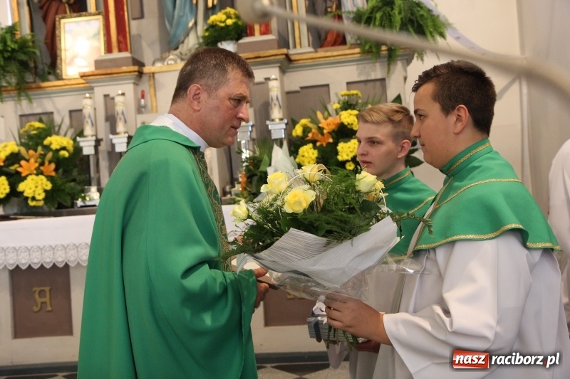 Zdjęcie w galerii na portalu naszraciborz.pl: Ksiądz Edward Lisowski pożegnał się z parafianami z Kobyli wiadomości z regionu
