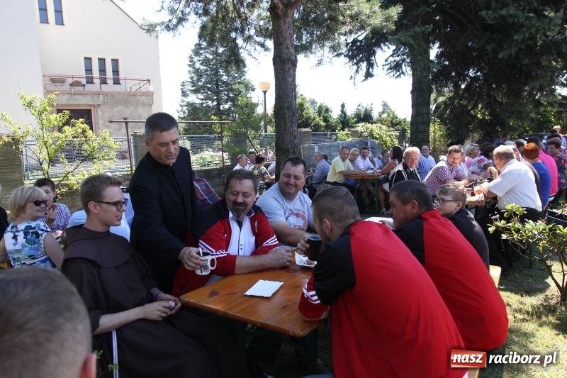 Zdjęcie w galerii na portalu naszraciborz.pl: Ksiądz Edward Lisowski pożegnał się z parafianami z Kobyli wiadomości z regionu