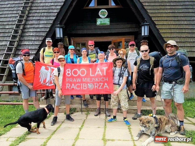 Zdjęcie w galerii na portalu naszraciborz.pl: W Rumunii, na Gerlachu czy w Adriatyku - podróżnicy Adventure Blue Diving Team promują 800-lecie Raciborza  wiadomości z regionu