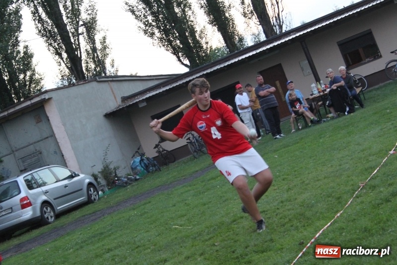 Zdjęcie w galerii na portalu naszraciborz.pl: Cyprzanów i Wojnowice trenują do Mistrzostw Polski w piłce palantowej  wiadomości z regionu