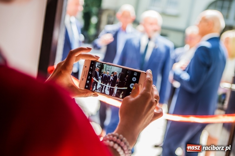 Zdjęcie w galerii na portalu naszraciborz.pl: Od jutra w Raciborzu rusza biuro paszportowe. Dzisiaj odbyło się oficjalne otwarcie punktu  wiadomości z regionu