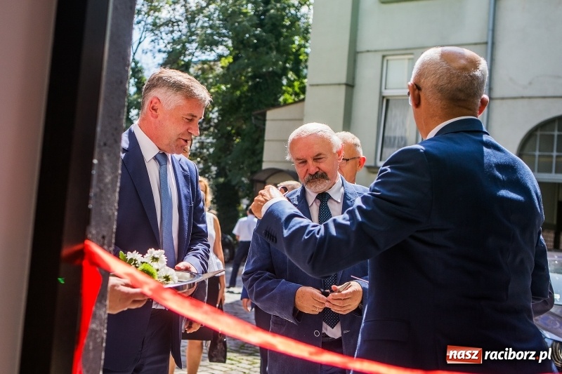 Zdjęcie w galerii na portalu naszraciborz.pl: Od jutra w Raciborzu rusza biuro paszportowe. Dzisiaj odbyło się oficjalne otwarcie punktu  wiadomości z regionu