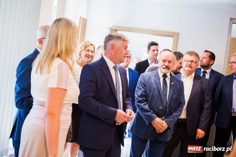 Zdjęcie w galerii na portalu naszraciborz.pl: Od jutra w Raciborzu rusza biuro paszportowe. Dzisiaj odbyło się oficjalne otwarcie punktu  wiadomości z regionu